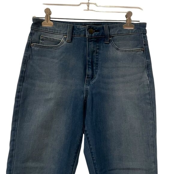 Uniqlo jeans light wash skinny jeans. Size 26 - Picture 2 of 8